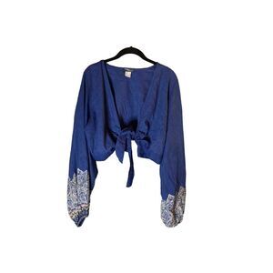 Venus blue, puffy, paisley, trim sleeves, cropped tie front size 18